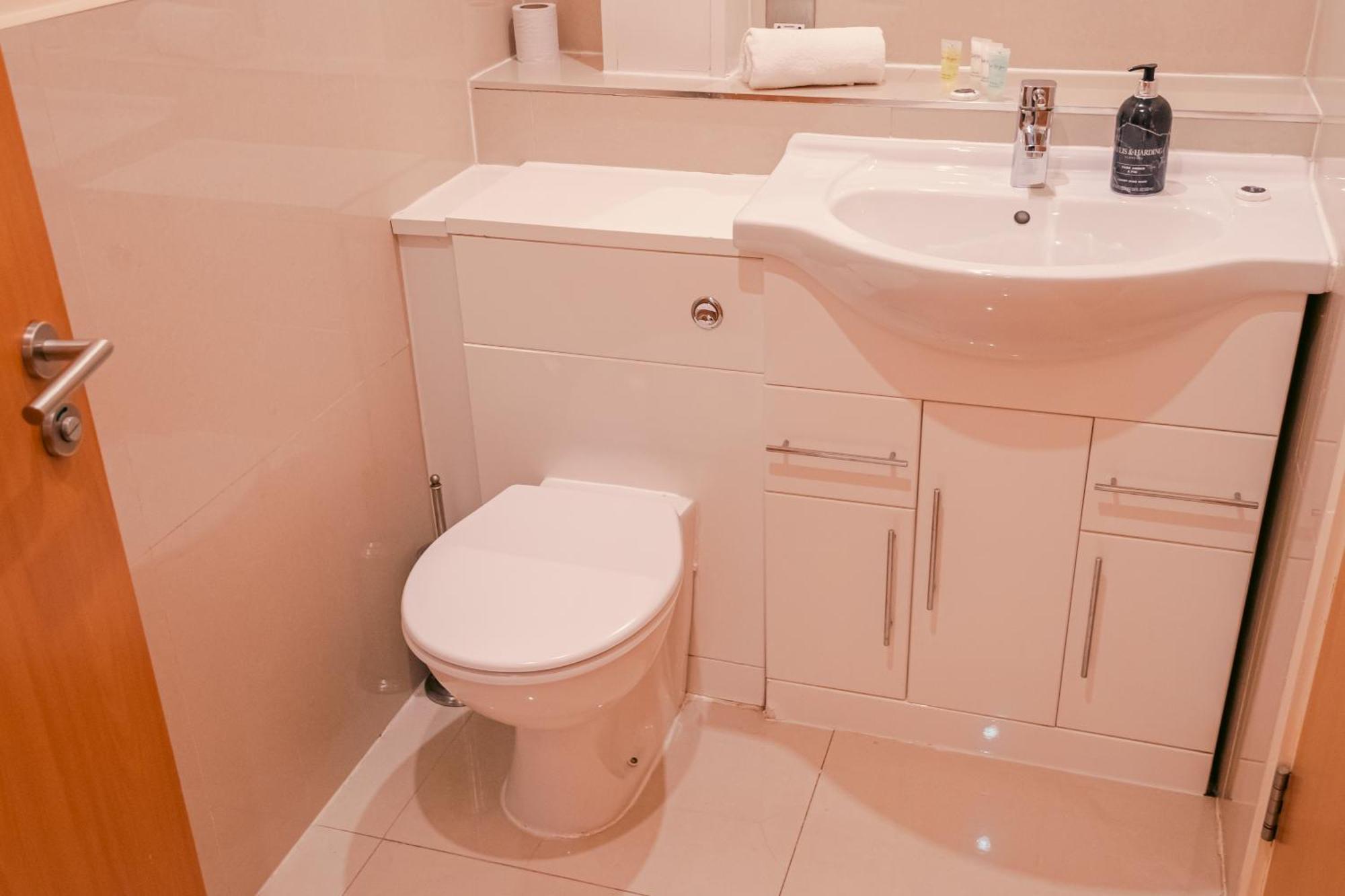 Chic Georgian Flat In Central Манчестер Экстерьер фото