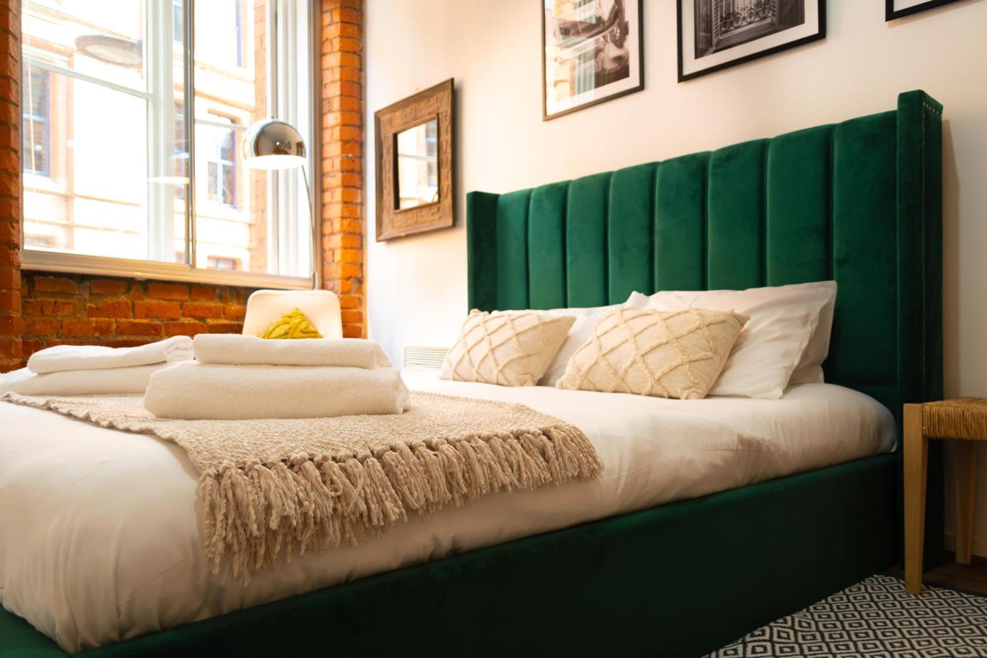 Chic Georgian Flat In Central Манчестер Экстерьер фото