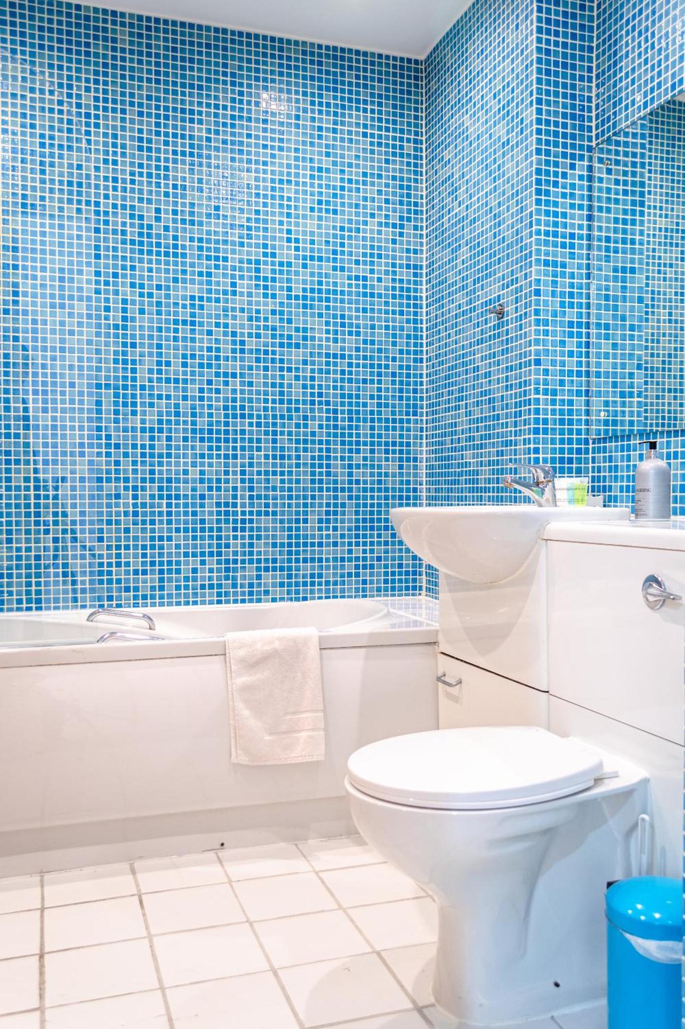 Chic Georgian Flat In Central Манчестер Экстерьер фото